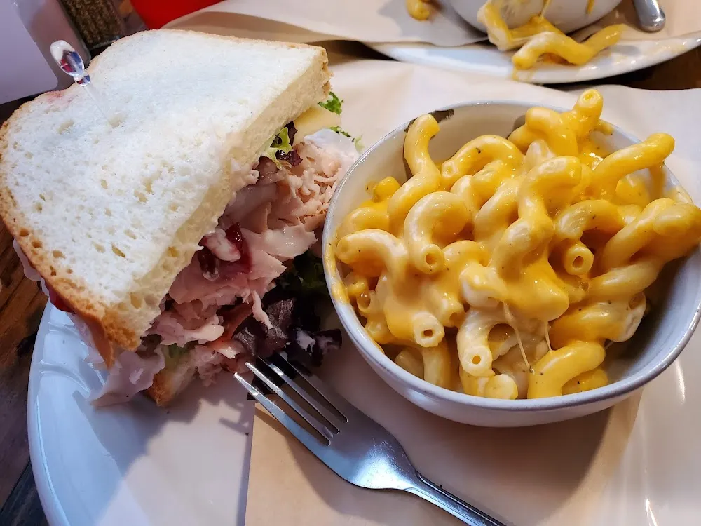 Roast Beef Sandwich & Macaroni and Cheese